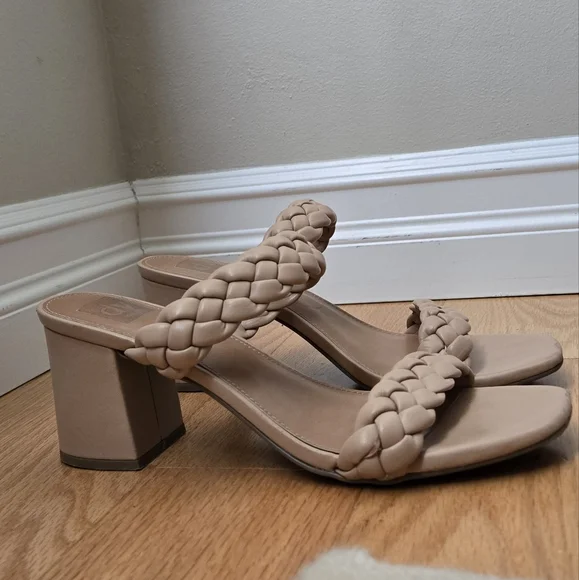 Dolce Vita Women's Braided Cream Sandals - Picture 3 of 4